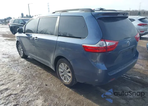 2015 Toyota Sienna Xle 7 Passenger z USA, uszkodzony, nr VIN 5TDDK3DC2FS118896